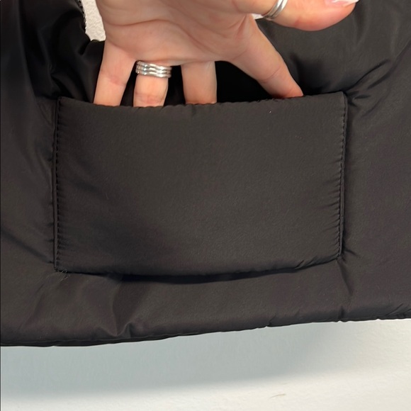 π€π Wilo The Brand Knot Cresent Travels Bag w/ Crossbody & Carry-On Straps βοΈ - Picture 6 of 9